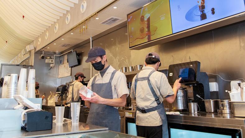 喊停加盟,喜茶刹得住新茶饮的“内卷”吗?